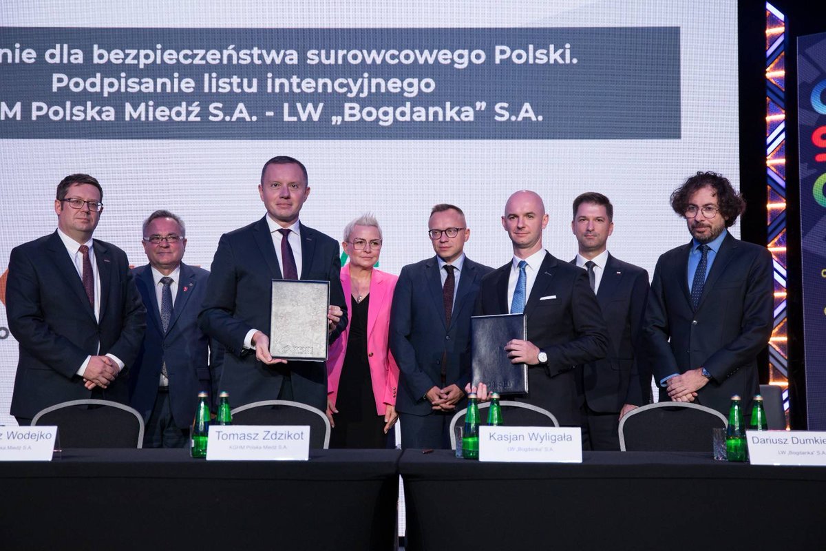 ⚒️Wspólne projekty górnicze w zakresie surowców przyszłości, współpraca i budowa niezależności energetycznej Polski ⚡️🇵🇱. 

KGHM i <a href="/LWBogdanka/">LW Bogdanka</a> podpisały ✍️ list intencyjny podczas Ogólnopolskiego Szczytu Gospodarczego w Lublinie.