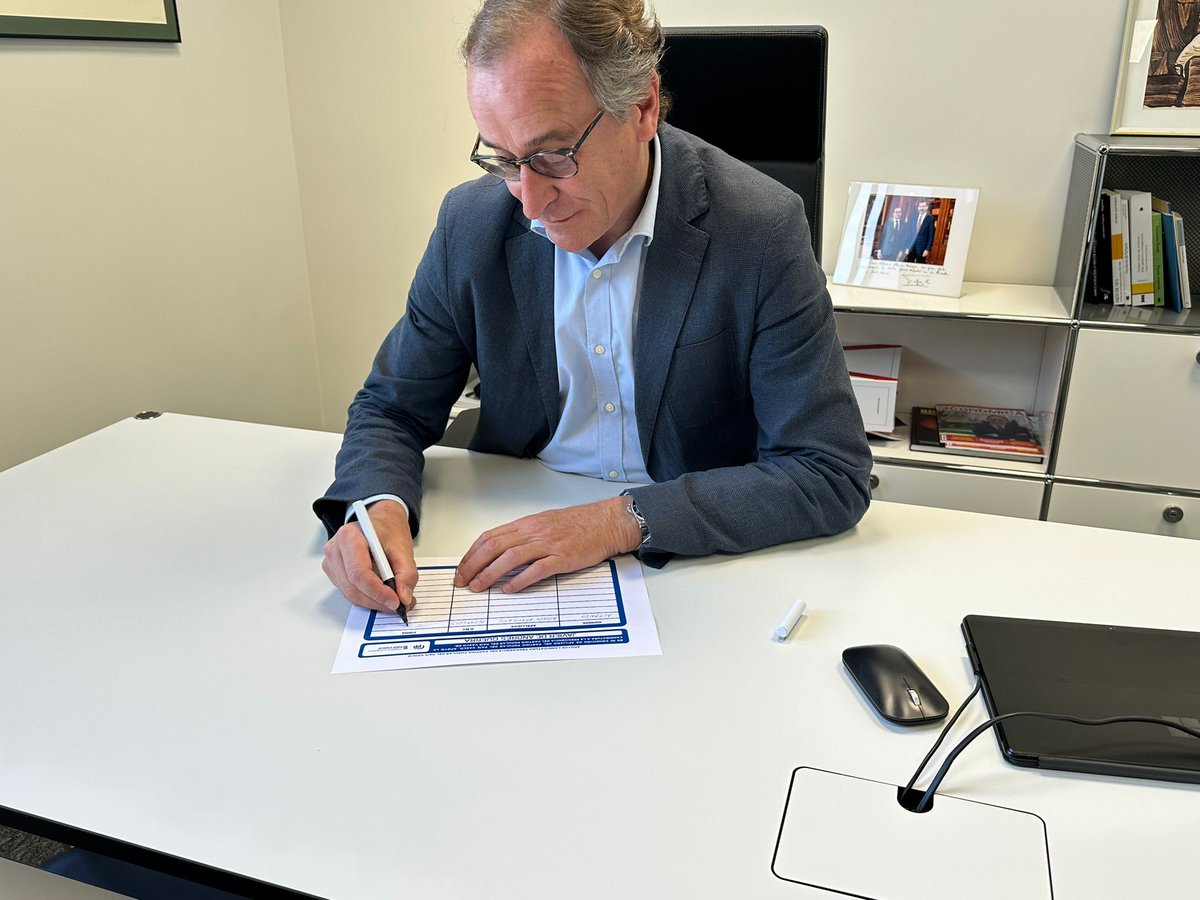 Alfonso Alonso (@alfonsoalonso_a) on Twitter photo Feliz por avalar a <a href="/JavierDeAndres_/">Javier De Andrés</a>, el Lehendakari que el País Vasco se merece.
Es el momento del cambio, de avanzar hacia nuevos horizontes y, sin duda, Javier es el candidato que el <a href="/PPVasco/">Partido Popular Vasco</a> necesita. Feliz por avalar a <a href="/JavierDeAndres_/">Javier De Andrés</a>, el Lehendakari que el País Vasco se merece.
Es el momento del cambio, de avanzar hacia nuevos horizontes y, sin duda, Javier es el candidato que el <a href="/PPVasco/">Partido Popular Vasco</a> necesita.