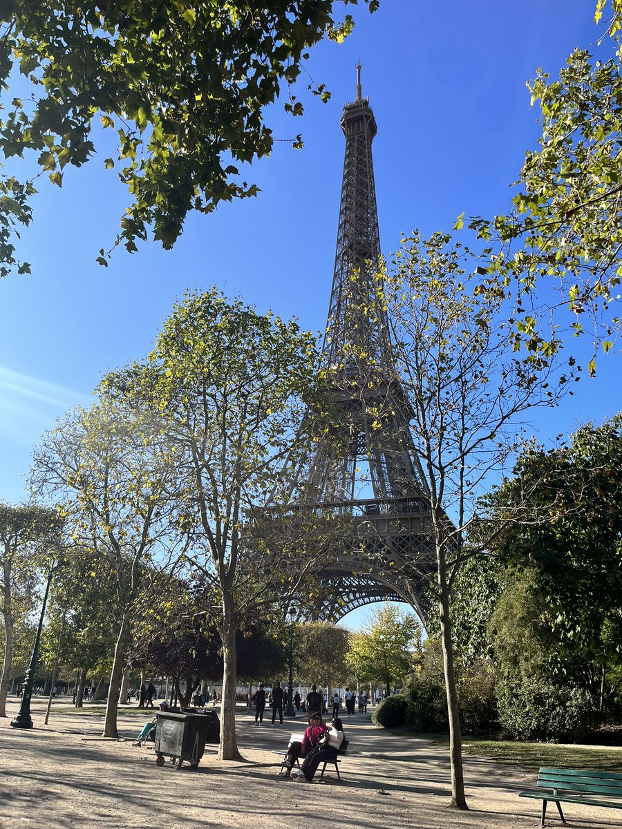 MichaeldeVriesX's tweet photo. A fantastic weekend in Paris 🇫🇷 lots of walking and exploring this beautiful city 😀 https://t.co/7wznpY0mFp