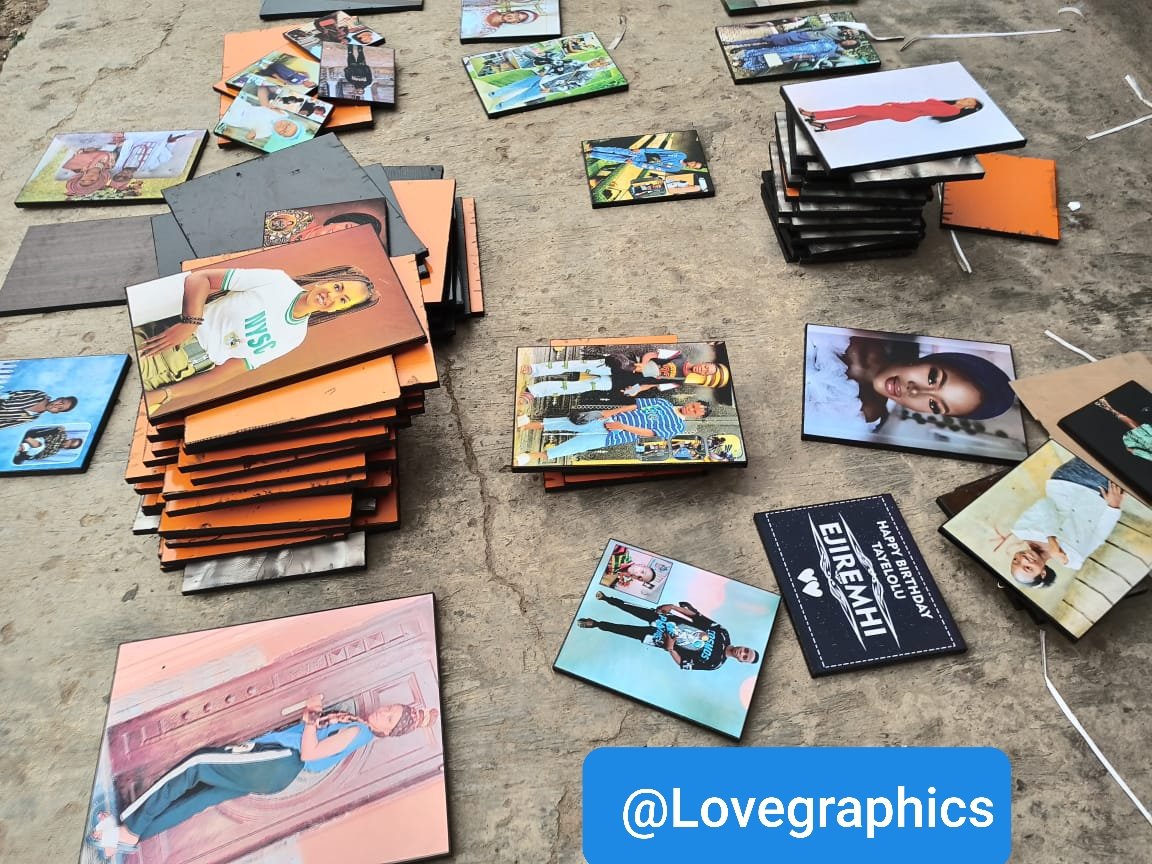 Delaw00_'s tweet photo. Love Graphics and Printing Lab🖥️
You need a plug for your Magic mug, throw pillows, customized towel and wall clock you're a Dm away!☺️
Currently doing sales for frames 🖼️ of any sizes of your choice. Let's get to business 📩😎
https://t.co/h1yy2bMZhF
#Akure 
#BigBrotherUK https://t.co/z7p69wQUC4