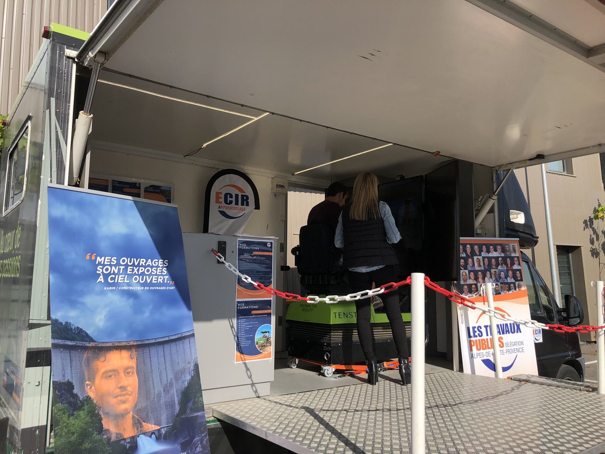 s_renaudeau's tweet photo. Ouverture de la #semaineduBTP ‼️Un simulateur de conduite d’engins de chantier mis à dispo par #ecirformation devant l’agence de #Manosque
Découverte des métiers et test des habiletés 👷
@FRTP_PACA @sandrinejacobPE @CynthiaBlain @linda_f84 @PoleEmploi0405 https://t.co/x8EWIY6dbb