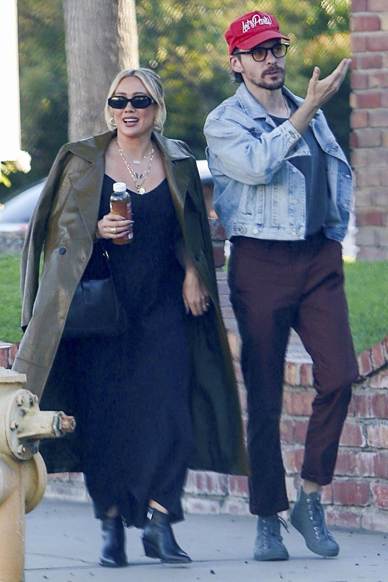 HilaryUpdateSK's tweet photo. Hilary Duff and Matthew Koma at Casa Vega Restaurant in Los Angeles https://t.co/GxzEO5iFGr