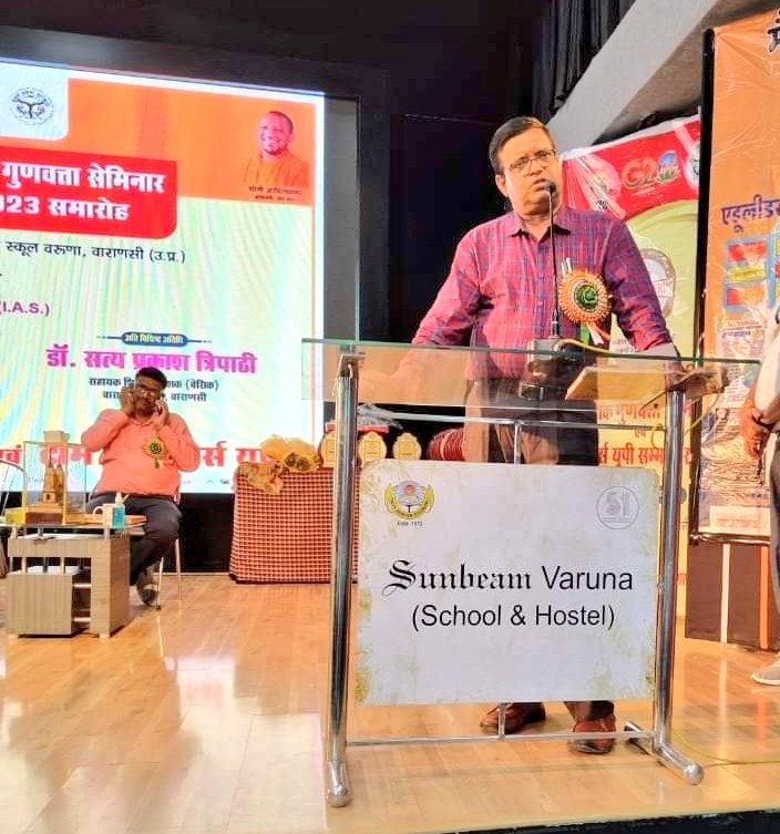 basicshiksha_up's tweet photo. वाराणसी: बेसिक शिक्षा विभाग तथा टीम एडूलीडर्स यूपी द्वारा वाराणसी में 75 जनपदों के उत्कृष्ट शिक्षकों को "टीम एडुलीडर्स यूपी अवार्ड" से सम्मानित किया गया। मुख्य अतिथि @VaranasiCdo श्री हिमांशु नागपाल, एडी बेसिक डॉ. एसपी त्रिपाठी, @bsavaranasi1 मौजूद रहे।
@UPGovt @CMOfficeUP @thisissanjubjp