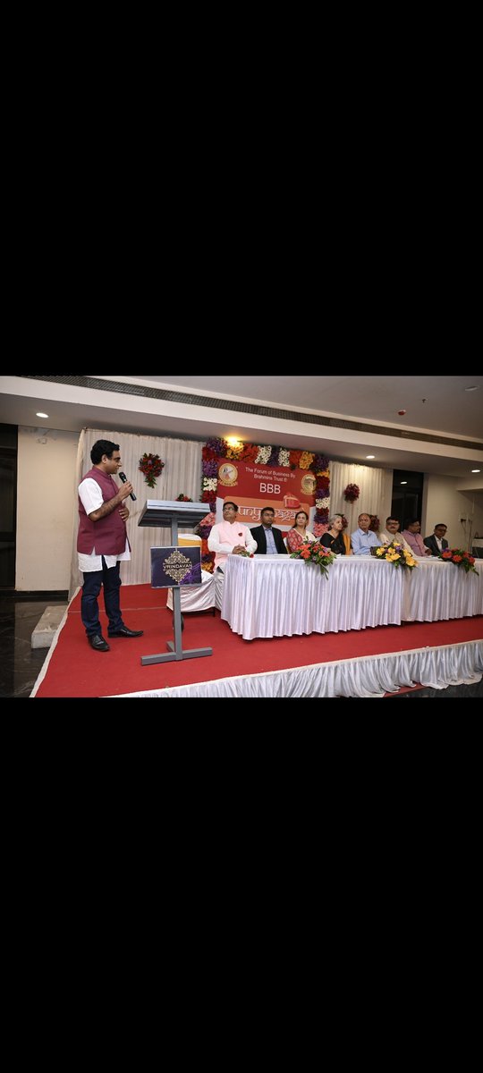 banqutehall's tweet photo. The forum for Business by Brahmins - BBB - launched the Pune Chapter at Vrindavan Banquet Hall, Paud rd. All members were extremely happy and satisfied by our service and the delectable food.The program ended with a wonderful flute performance

#BBBPuneLaunch#NetworkingNirvana#V https://t.co/XU1JqIAnbx