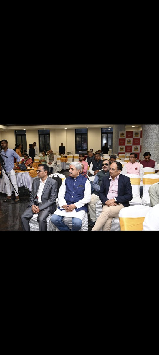 banqutehall's tweet photo. The forum for Business by Brahmins - BBB - launched the Pune Chapter at Vrindavan Banquet Hall, Paud rd. All members were extremely happy and satisfied by our service and the delectable food.The program ended with a wonderful flute performance

#BBBPuneLaunch#NetworkingNirvana#V https://t.co/XU1JqIAnbx