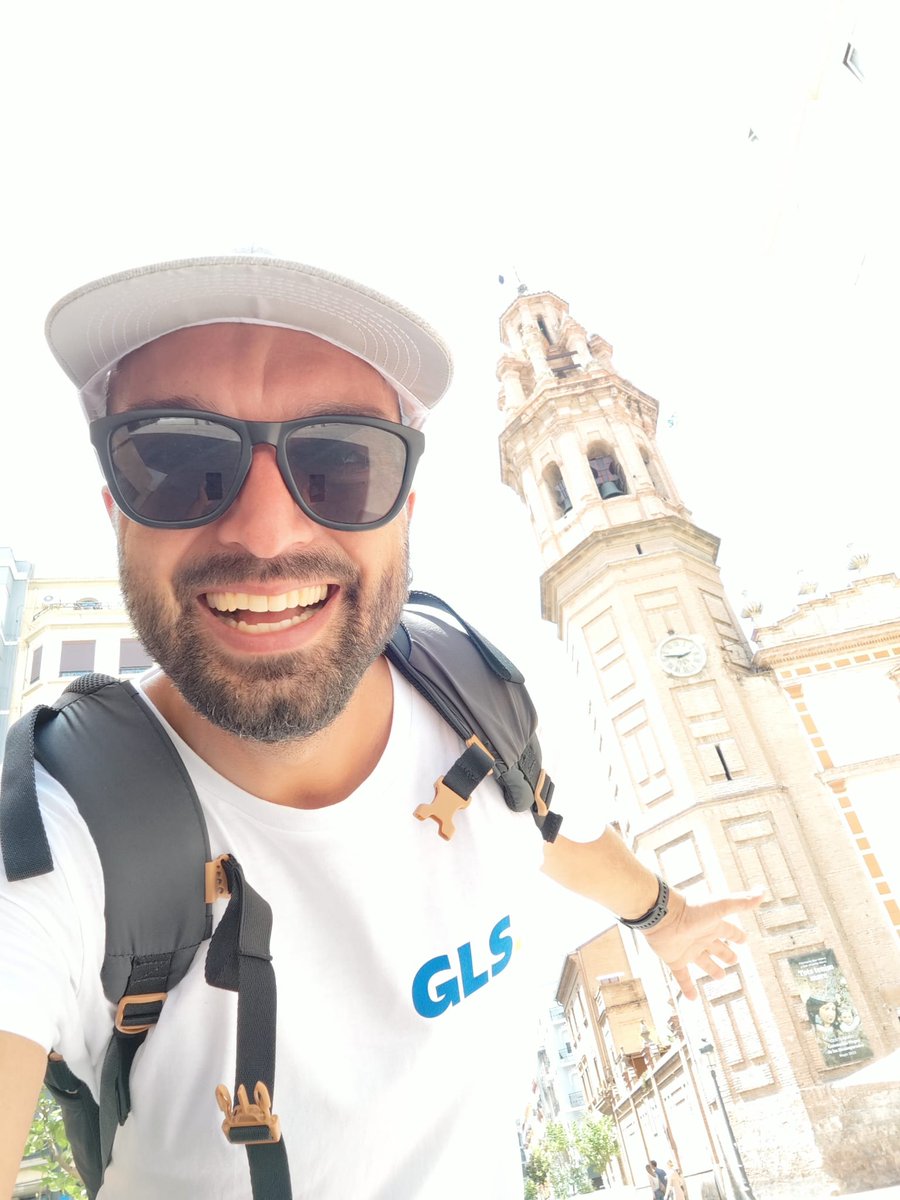 MPascualBa's tweet photo. En @GLS_Spain tenemos una acción corporativa que me encanta ¡El #Driverday!
A pie de calle, aprendemos y conocemos la tareas del personal de reparto y detectamos las necesidades de nuestros destinatarios.
¡Mucho más que una jornada de reparto! 💙📦
#glsspain #parcelstopeople https://t.co/WRYPQA2pZL
