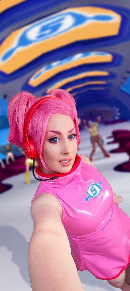 PollybiusArcade's tweet photo. Hey there, Space cats! Here's a quick selfie before I save the station! 💖📷 Chu...chu....chuuuu..chu!  #spacechannel5 #spacechannel5part2 #sega https://t.co/v3pTanIVbk