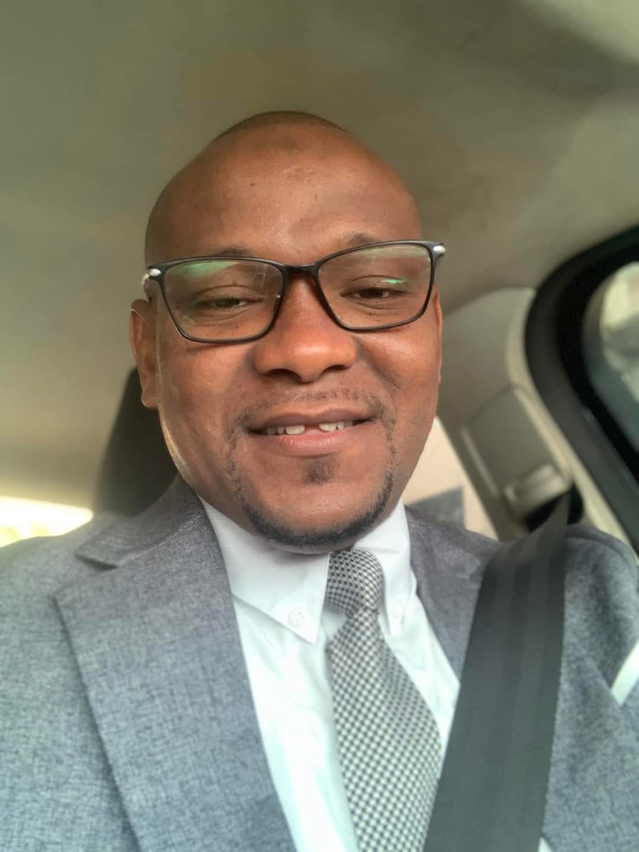 FodBALDE2's tweet photo. #Guinée | Il y a une histoire derrière chaque personne, des pensées derrière les expressions, des émotions derrière l'apparence. Il y a une raison pour laquelle nous sommes ce que nous sommes.
#SandLife #Hardworking #Selfbuilding
Bon lundi à toutes et à tous ! https://t.co/YyARRyBPhV