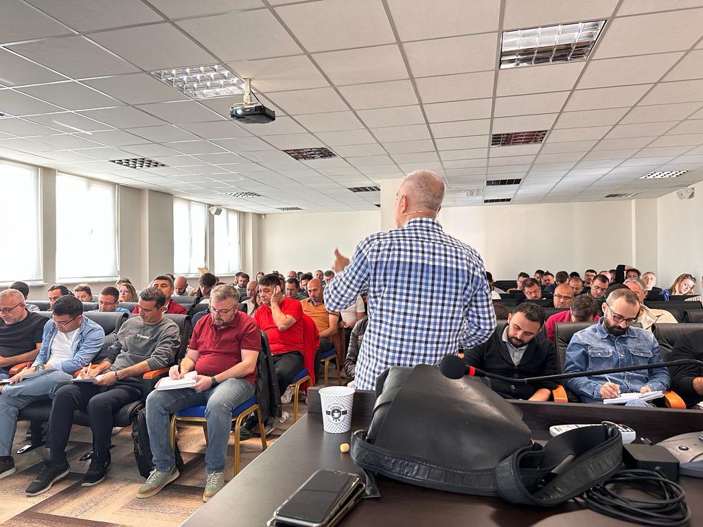 Çok çok keyif aldığım ve <a href="/YFinansman/">Yatırım Finansman</a> ana sponsorluğunda ve <a href="/yukademy/">Yukademy</a> bünyesinde gerçekleştiğimiz bir ESKİŞEHİR eğitimini tamamladık. Özellikle katılımcıların da çok ilgili olması ile 2 gün 25 saat temel ve teknik analiz ile dolu dolu bir eğitimdi. Şimdi sıra TRABZON da 😊