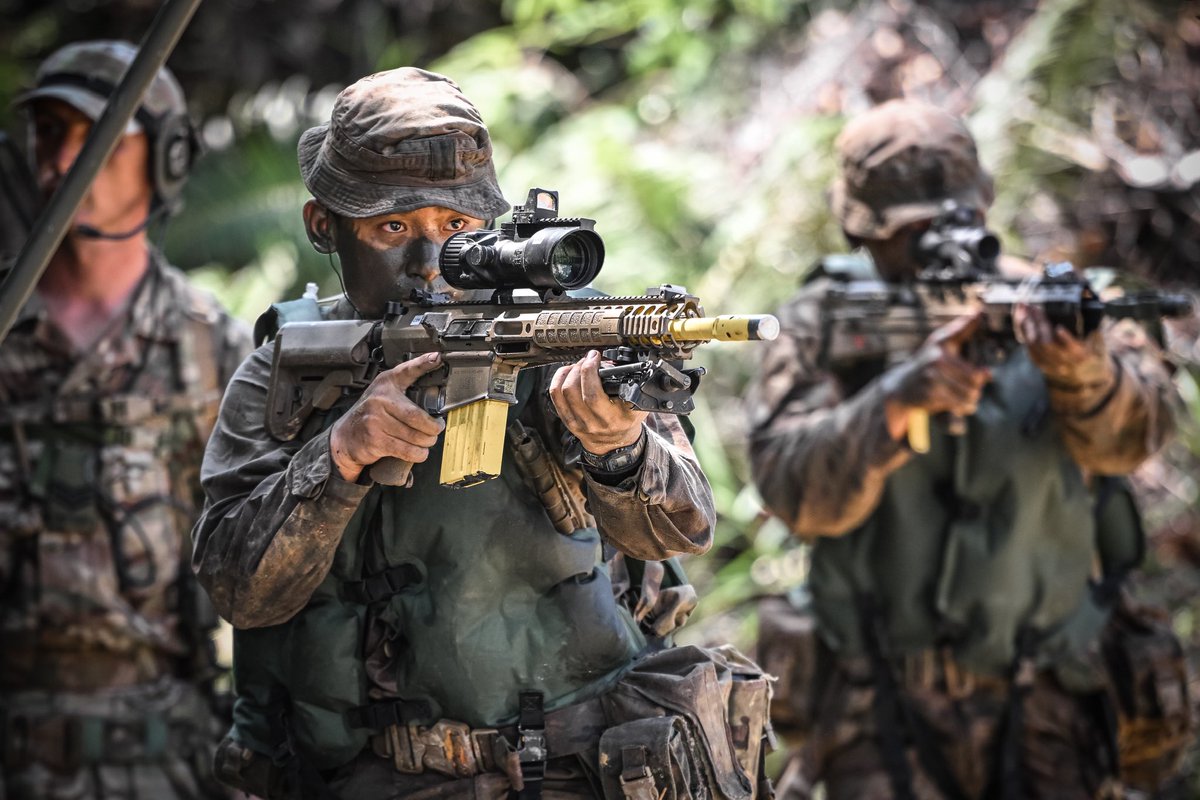 The_Black_Rats's tweet photo. 1 RGR, on behalf of 4 LBCT, have been hosting the inaugural 1 (UK) Div Jungle Patrol competition. 

13 teams competed in the demanding Ex SUNDA PATROL which included a 72-hour competition phase of river crossings, a close target recce, jungle patrols and a survival stand. https://t.co/rPsjWdFzBw