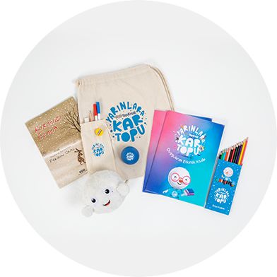 Yapı Kredi Yayınları deprem bölgesindeki 17 ilde 36-66 ay arası okul öncesi çocuklara ücretsiz eğitim seti hediye ediyor. Linkten üye olup en fazla 3 çocuk için seti talep edebilirsiniz.  Bu güzel sosyal sorumluluk projesi için teşekkürler <a href="/YKYHaber/">Yapı Kredi Yayınları</a> 
yapikrediyarinlarakartopu.com.tr/talep-olustur