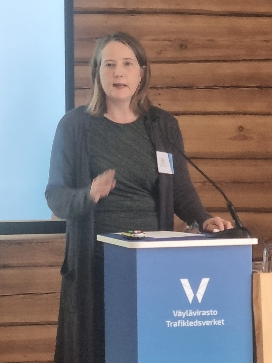 Vt4 yhdistää osana TEN-T-ydinverkkoa Suomen Eurooppaan ja Euroopan Suomeen. Simon kohdan hanke on tärkeä paikalliselle ja koko maan elinkeinoelämälle sekä tavallisille autoilijoille, joille sujuva ja turvallinen liikenne on maamme elinehto. <a href="/lvmfi/">LVM</a> valtiosihteeri <a href="/lindgren_marjo/">Marjo Lindgren</a>