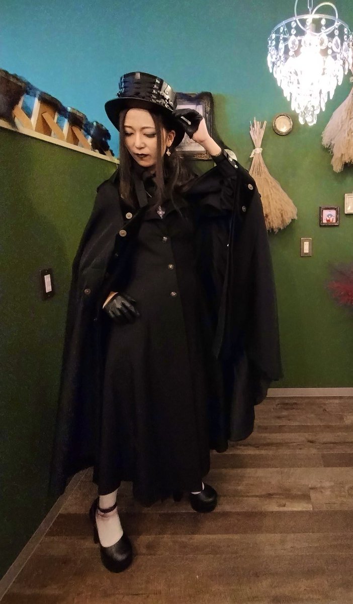 glim_doll's tweet photo. ハロウィンの訪れを感じながら、
お茶会に参加させて頂きました🎃✨️
前回はロリィタ系でしたので、今回は
ゴシック寄りに…🦇✨️

美味しいデザートに、参加された皆様と
いろいろなお話が出来て、楽しい
ひとときでした…🥀⚙️

次の開催も楽しみにしております…！

 #御姫様倶楽部 https://t.co/Mbi5caHEKV
