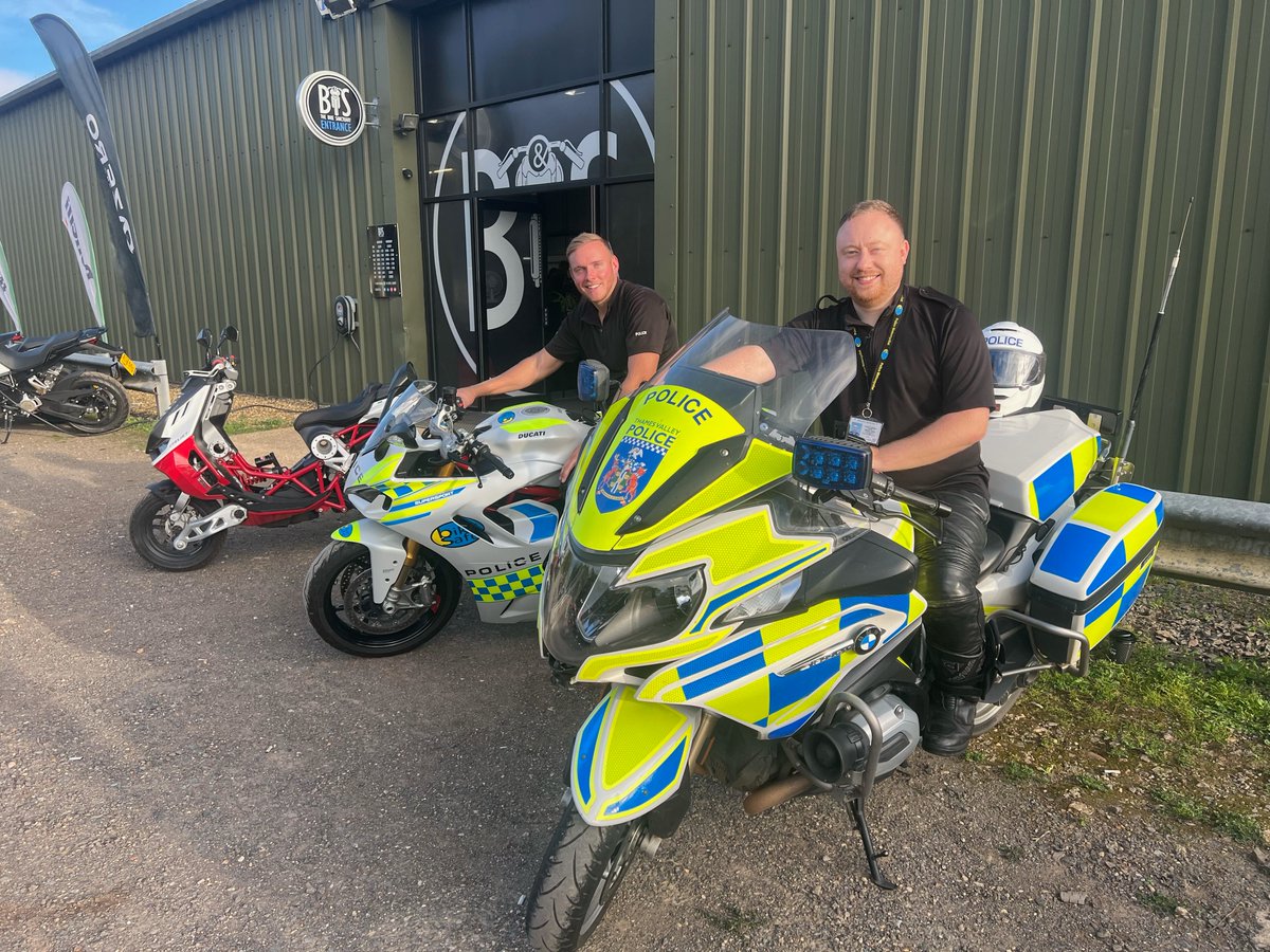 tvp_mk's tweet photo. Officers from the MK North NHPT and RP attended a motorcycle meeting at The Bike Sanctuary near Hanslope.
The TVP Ducati received attention and helped promote the BikeSafe scheme. No incidents or speeding reported .
#P1539, #P0142, #P0580, #MK NHPT, #TVPRoadsPolicing. https://t.co/x2jubASFcd