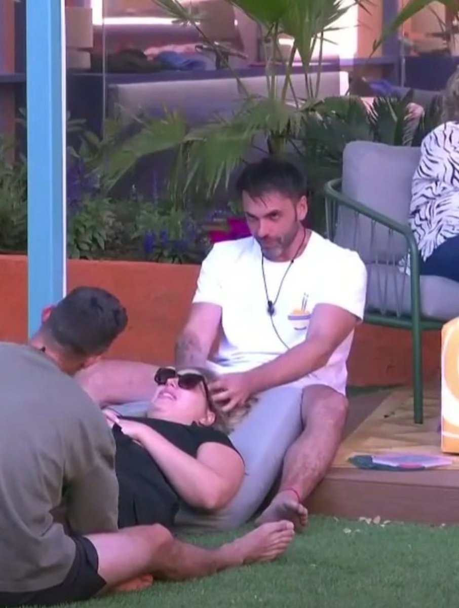 miriraira's tweet image. ¡Buenos días! Súper nerviosa por saber a qué parte del cuerpo de Susana le toca hoy masaje en este increíble GH que nos ha tocado vivir 🤩🤩🤩 #GHVIP9O #GHVIP90 #GHVIPDBT4