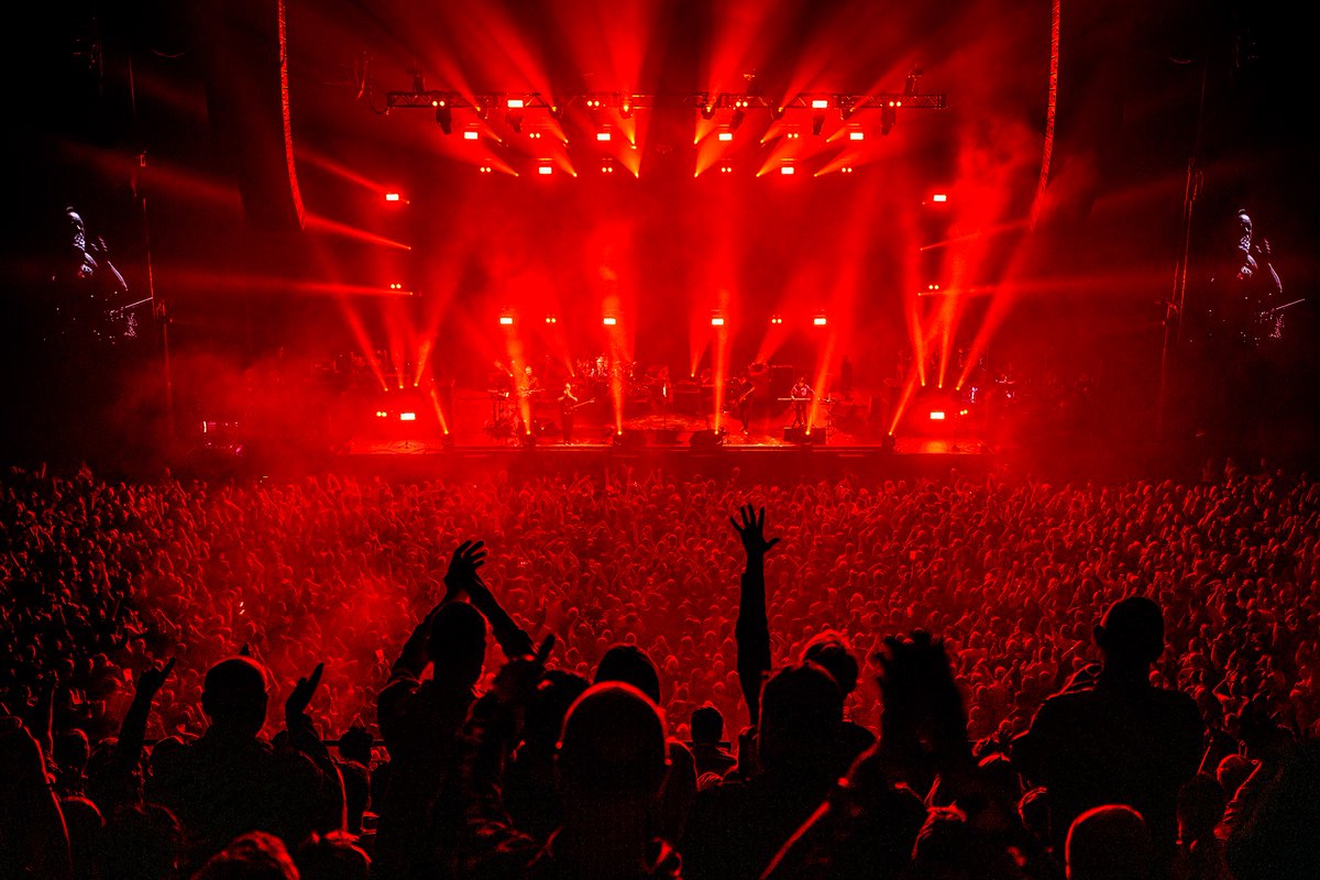 neworder's tweet photo. Thank you Leeds, what a way to end the tour.

#NewOrderLive 📸 Warren Jackson https://t.co/fYwZEFRp0U