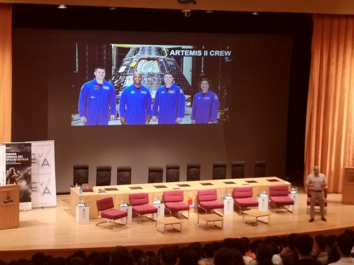ColegioCalderon's tweet photo. El pasado viernes, 6 de octubre, con motivo de la #semanamundialdeluniverso  nuestro alumnado de secundaria pudo conocer la misión espacial Nasa Artemis  desde el punto de vista de Ingenieros de la NASA
👉 https://t.co/vt2Vfo6VeZ https://t.co/KI3iUfArGu