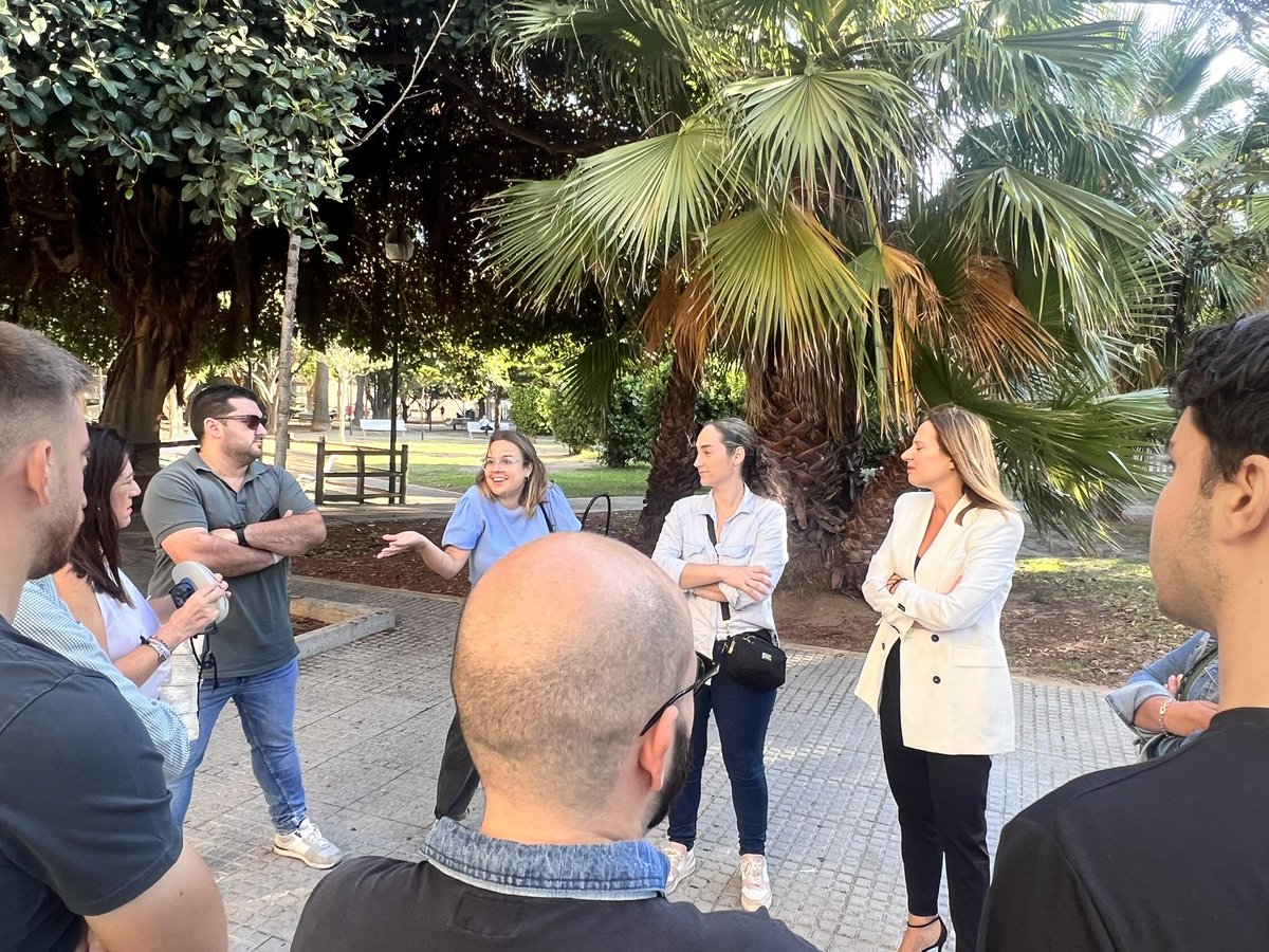 psoecadiz's tweet photo. ❤️/ El secretario general @JsaCadiz, @danipg94 y la secretaria de Organización, @_AnaCarrera han asistido  a la concentración organizada por la plataforma de afectados por el Bono de alquiler joven frente a la delegación de la Junta de Andalucía. https://t.co/OkTc4Dp3RF