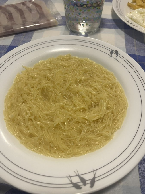 la sopa se come así