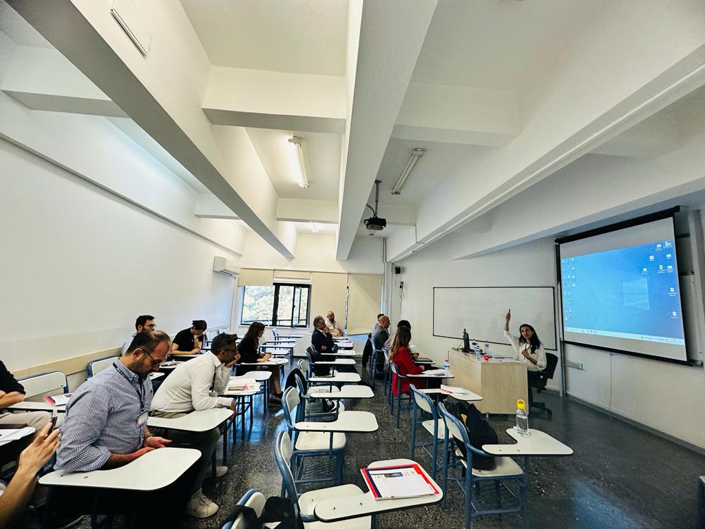 SİTD, 2. Siyaset Bilimi Kongresi'nde, <a href="/proje_norm_tr/">Normlar, Kurumlar, Katılım</a> 'den sevgili dostlarla ortak panelimizde, @BuhariDidem ile birlikte biz de "Küresel Norm olarak Sürdürülebilir Kalkınma'nın İzmir örneğinde yerele yansımaları ve Glokalizasyon" konulu bildirimizle katkı sunduk <a href="/siyasiilimlertd/">Siyasi İlimler Türk Derneği</a>