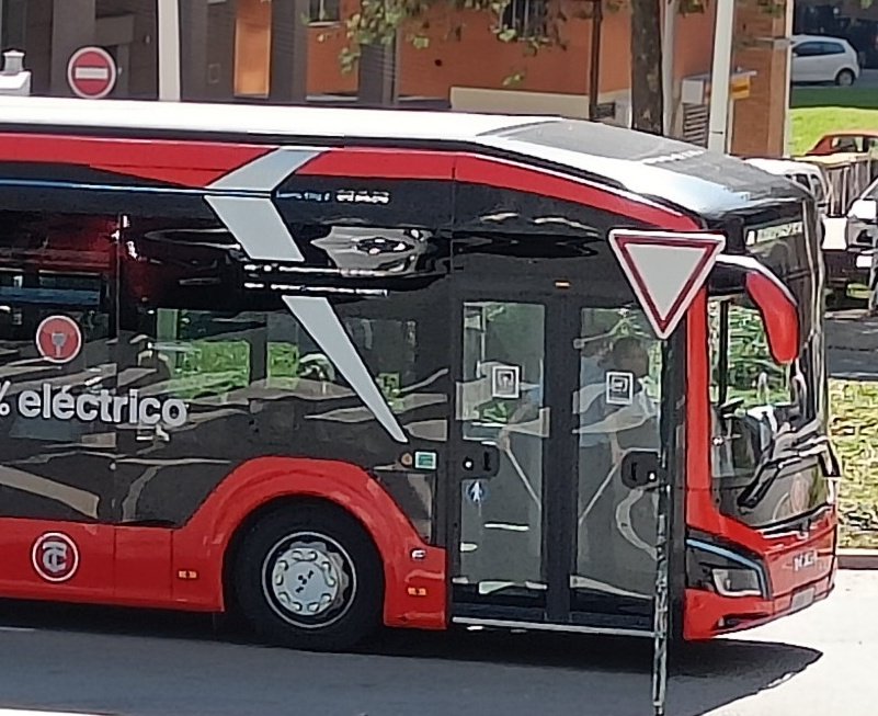 BlogBusurbano's tweet image. ‼️Aviso exprés‼️Lun. 10/10‼️
Hoy tenemos en la #Lín6A al #BusEléctrico en el que #Tranvías todavía nos  permite viajar en silencio! #Hércules - #Bens
¡De nuevo, la "prueba de fuego", que es resistir la subida de la Av. Finisterre!

Es el #Bus331 en la app
@BusCoruna (y otras...).