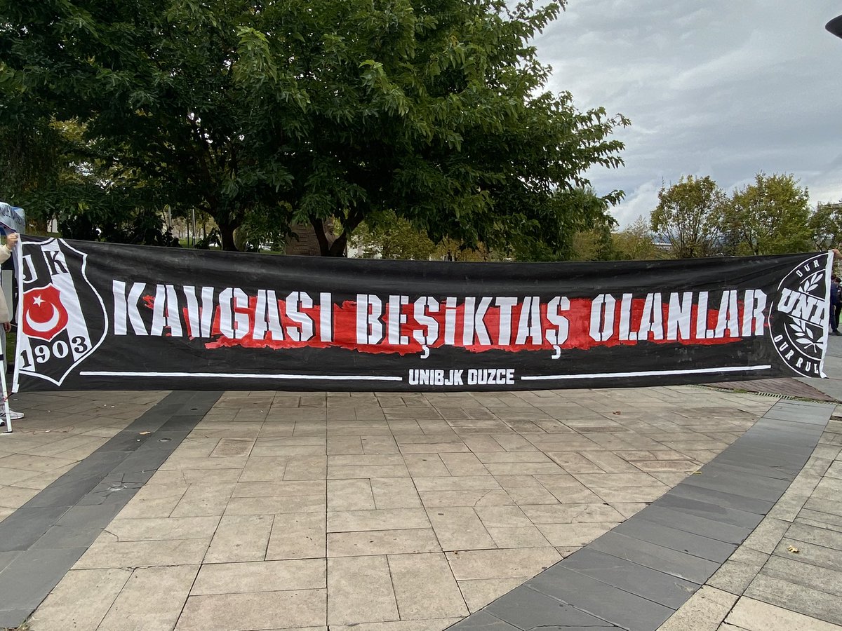 UnibjkDuzce's tweet photo. KAVGASI BEŞİKTAŞ OLANLAR!!
#UNIBJK https://t.co/I2ZJE2Naje