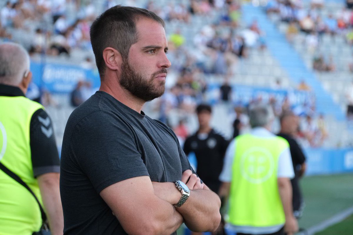 xandreu's tweet photo. La derrota contra el @Fuenla obre el capítol de reunions i valoracions per decidir si és moment de fer canvis al @CESabadell. Avui a #LArlequinat @TVSabadell dia de reflexió. Al plató ens visitarà #PabloMonroy i farem @Skype amb #PelayoSuárez ara al @RMajadahonda, pròxim rival. https://t.co/3gR2Uv4IID