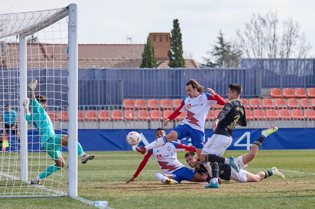 xandreu's tweet photo. La derrota contra el @Fuenla obre el capítol de reunions i valoracions per decidir si és moment de fer canvis al @CESabadell. Avui a #LArlequinat @TVSabadell dia de reflexió. Al plató ens visitarà #PabloMonroy i farem @Skype amb #PelayoSuárez ara al @RMajadahonda, pròxim rival. https://t.co/3gR2Uv4IID