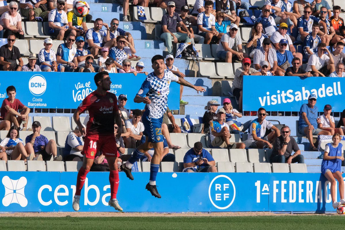 xandreu's tweet photo. La derrota contra el @Fuenla obre el capítol de reunions i valoracions per decidir si és moment de fer canvis al @CESabadell. Avui a #LArlequinat @TVSabadell dia de reflexió. Al plató ens visitarà #PabloMonroy i farem @Skype amb #PelayoSuárez ara al @RMajadahonda, pròxim rival. https://t.co/3gR2Uv4IID
