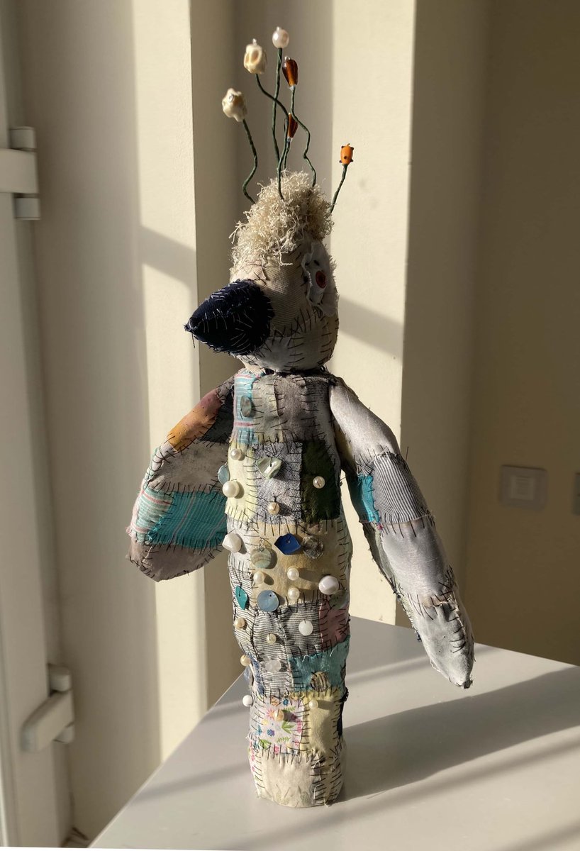 Patchwork bird totem.

.. 

#patchwork #slowstitch #textileart #handmadedoll #artdoll #paintedfabric #recycledfabric #spiritdoll #folkart #outsiderart #birdsculpture #textilesculpture