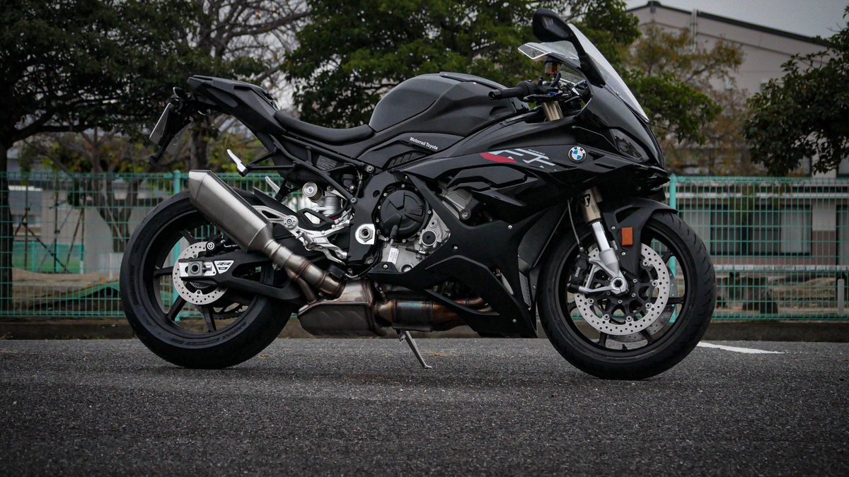 hikkieworks's tweet photo. 本日BMW S1000RR納車しました🎉

初めてのリッターSSは超緊張しましたが憧れのバイクついにゲットしました☺️

これからはZX-6R、S1000RR、FK8とよろしくやっていこうと思います‼︎‼︎

#s1000rr
#zx6r
#civicTypeR
#納車 https://t.co/JxiWZBNkqE