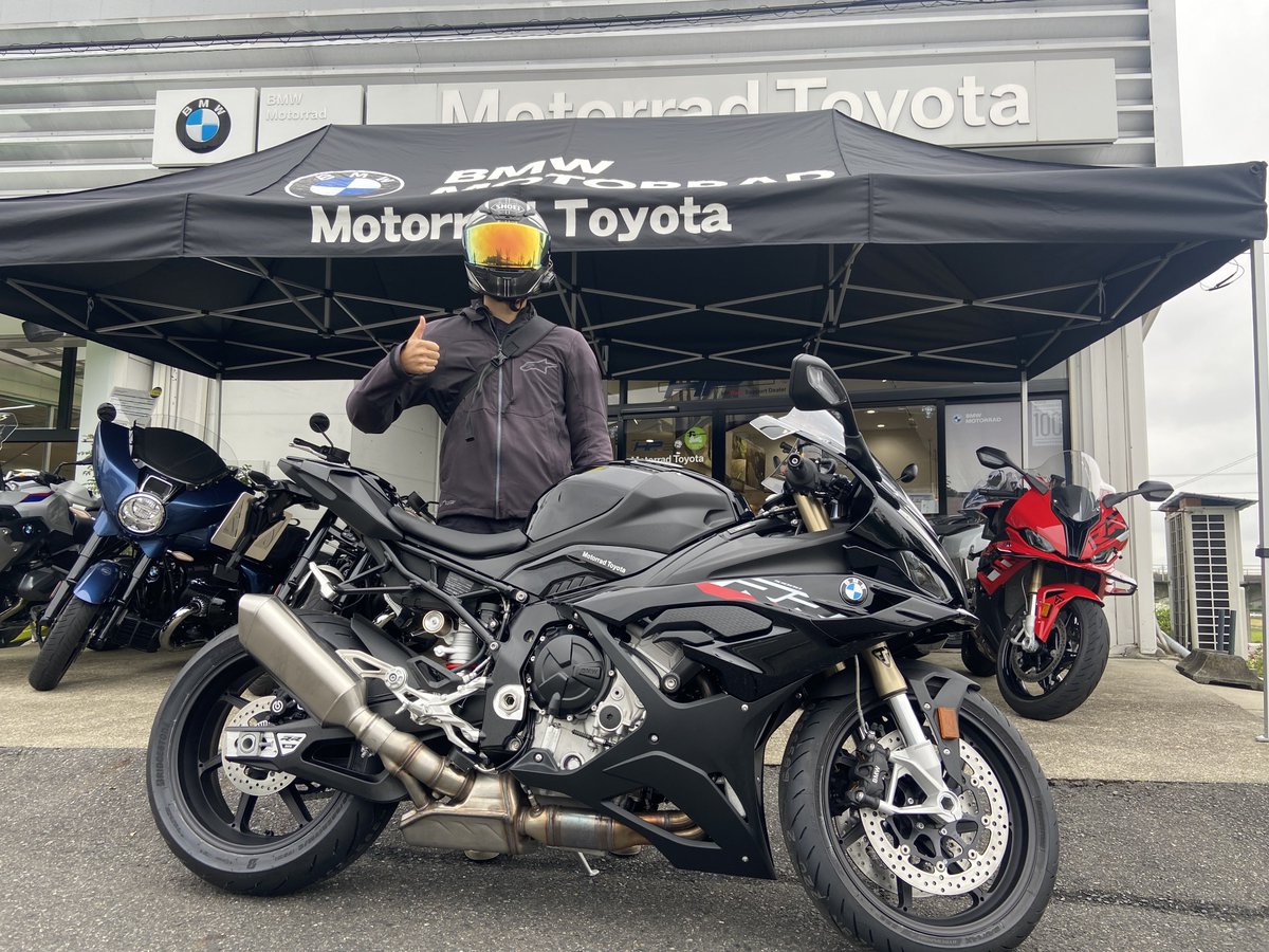 hikkieworks's tweet photo. 本日BMW S1000RR納車しました🎉

初めてのリッターSSは超緊張しましたが憧れのバイクついにゲットしました☺️

これからはZX-6R、S1000RR、FK8とよろしくやっていこうと思います‼︎‼︎

#s1000rr
#zx6r
#civicTypeR
#納車 https://t.co/JxiWZBNkqE
