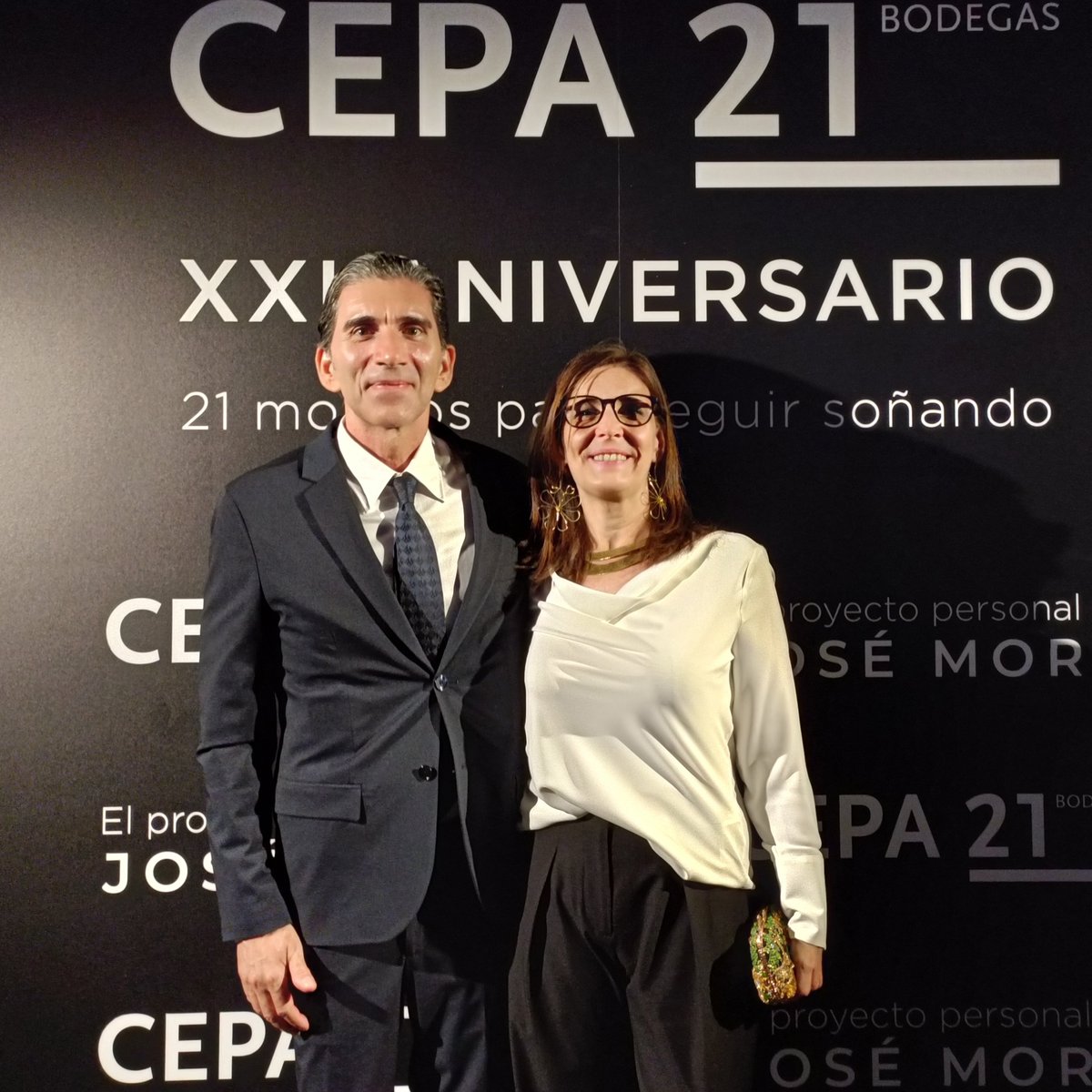 armoder1's tweet image. Compartimos nuestra colaboración con @Cepa21Bodegas en la creación de la nueva imagen de sus excelentes vinos. La presentación tuvo lugar en la celebración XXI Aniversario. Un espectacular evento en el Palacio de Cibeles.

#armoderdesign #BodegasCepa21 #RiberadelDuero #winelabel