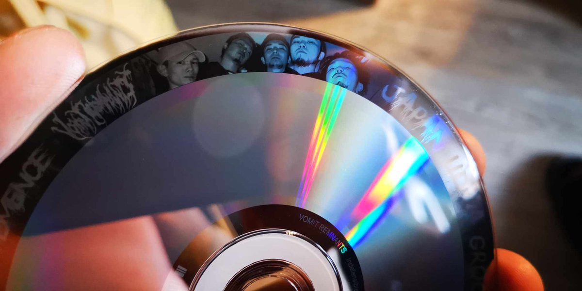 2000年に発売したシングルに初期デモ音源を加えニューアートワークで本日ロシアのCoyote recordsより再発です
超限定なので日本にどのくらい、いつ入荷できるか未定ですが入荷し次第またお知らせします
こちらでは予約受け付けできないので急ぎor確実に欲しい方は直接Coyote recordsで注文して下さい