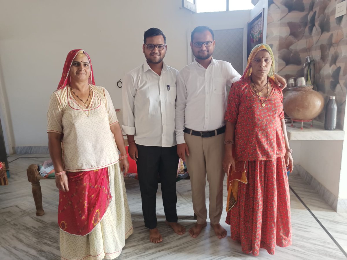 PotliyaKrishan's tweet photo. नयी शुरुआत....
भाई साहब ने आज अध्यापक पद पर कार्यग्रहण किया !!🤗♥️
#joining_day
@HariNarayanPot1 https://t.co/32JxwAUHpw