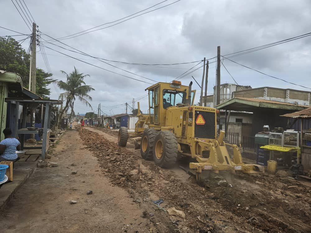 SPBartels's tweet photo. 1. Nii kojo Armah - 850M
2. Nii Awuley Lartey - 800M
3. Asaman - 700M
4. Denu street (Odorkor Market road) - 300M

#OdorkorMarketRoad
#SheIsWorkingForYou https://t.co/bXAh9a4tm8