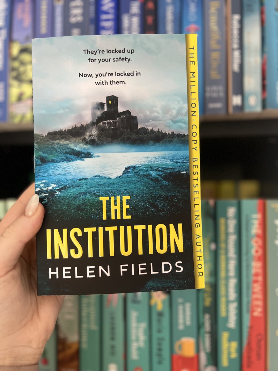 Book mail from @HarperCollinsUK and today, the E-book is only 99p!

Get yours today in preparation for those warm and suspenseful evenings by the crackling fireplace 🔥✨

➡️bit.ly/3MgvK23

#TheInstitution
#HelenFields
#HarperCollins
#kindlebooks
