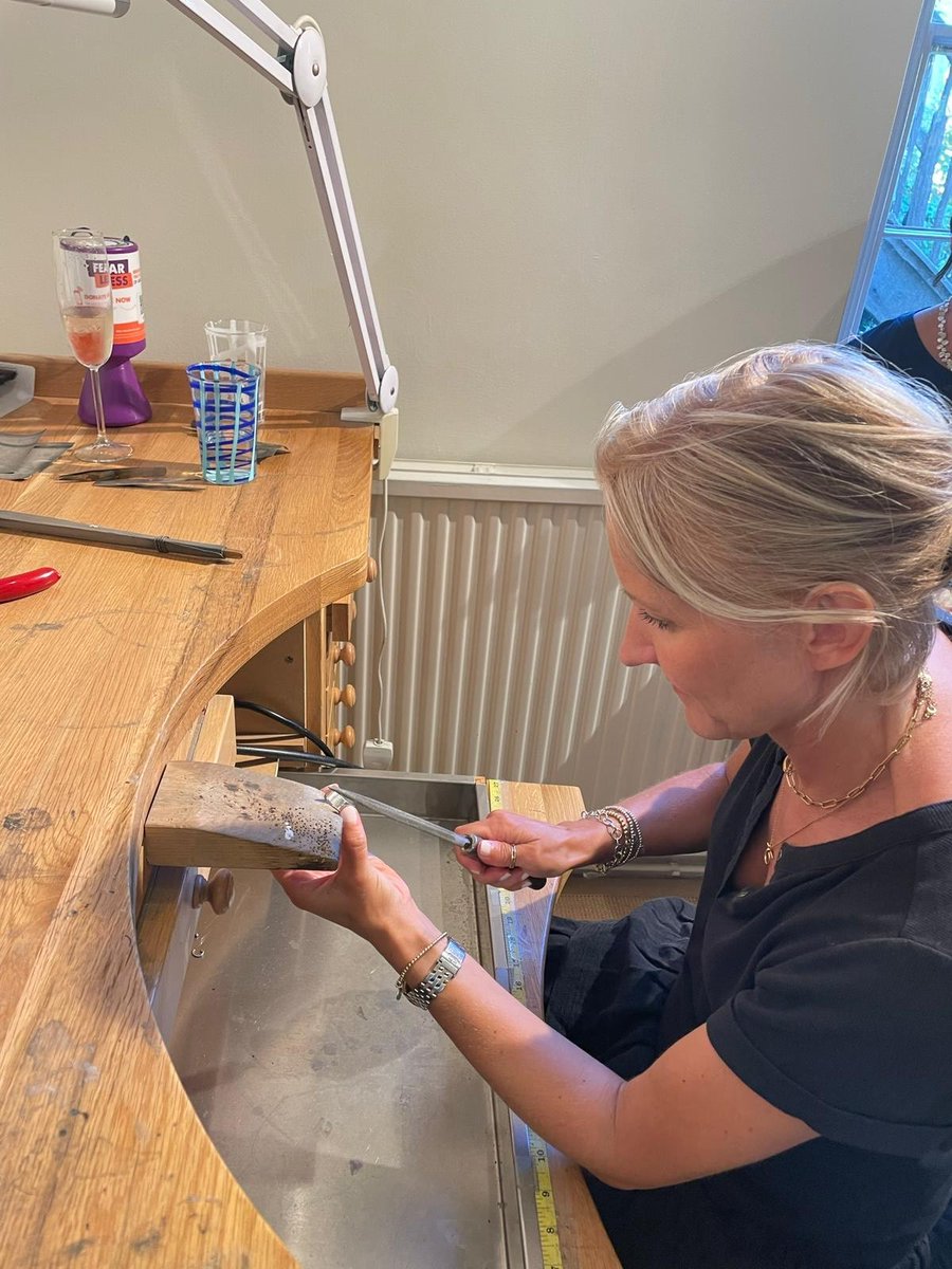 FearFreeCharity's tweet photo. 🎄Festive Jewellery Making Workshop 🎄

Unleash your inner artisan &amp; create your own silver ring, bracelet, pendant or earrings.

Hosted by Ariana &amp; John Watling, tickets include champagne &amp; canopies.

Dec 2nd, 4- 6:30pm
Tickets here > https://t.co/cFNMJBo5xH

#Wiltshire #Bath https://t.co/VoWdAqIAjB
