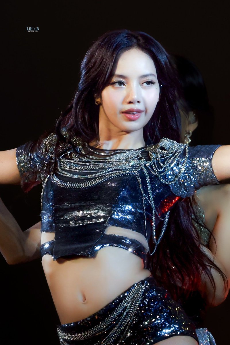 CHENLI_327's tweet image. Hi @vicnewms @craigglenday @GWR! Thank you so much for recognizing LISA’s 1 billion streams on Spotify. Could you please add her achievements below as well?   

She is also the 1st KPOP FEMALE ACT to reach 1B on Spotify and Money is the FIRST DEBUT SONG by a KPOP ARTIST to do so.