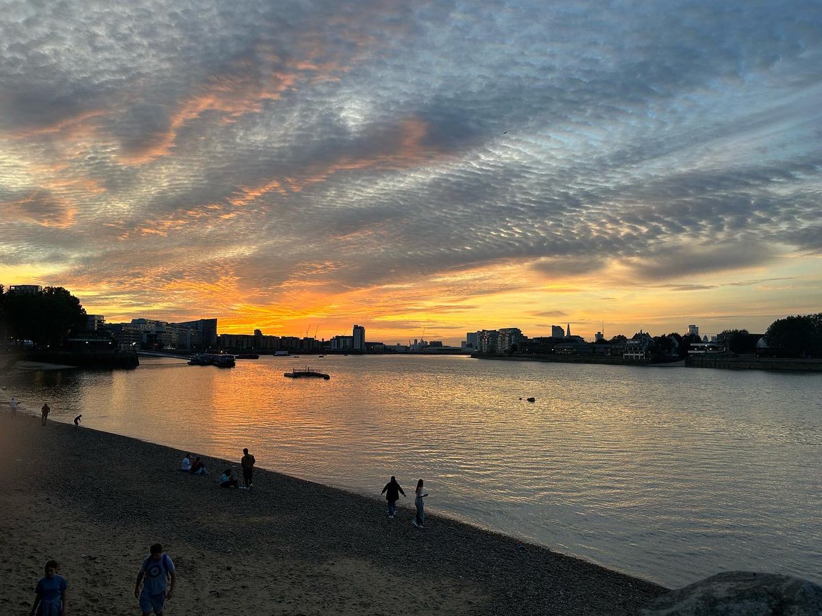 Greenwich sunset #summerinoctober #london #autumnsunset #southlondon #Greenwich #Londonskies #RiverThames