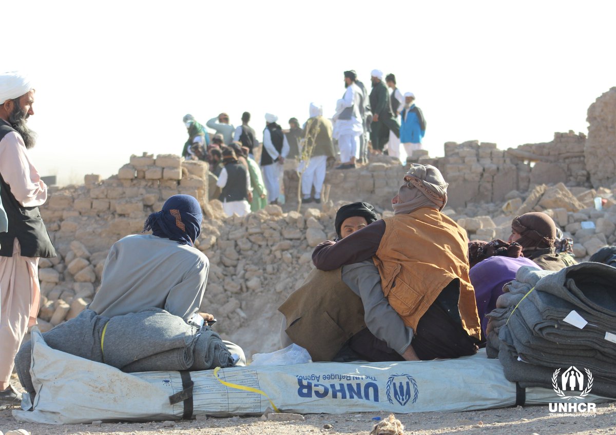 UNHCRAfg's tweet photo. In earthquake-hit areas of Herat province, western Afghanistan the needs are huge. @UNHCRAfg, through its partner @ARAAAfg , is on the ground, distributing tents, core relief items, and dignity kits to those who have been affected.

#Heratearthquake https://t.co/RviefAZ1ZJ