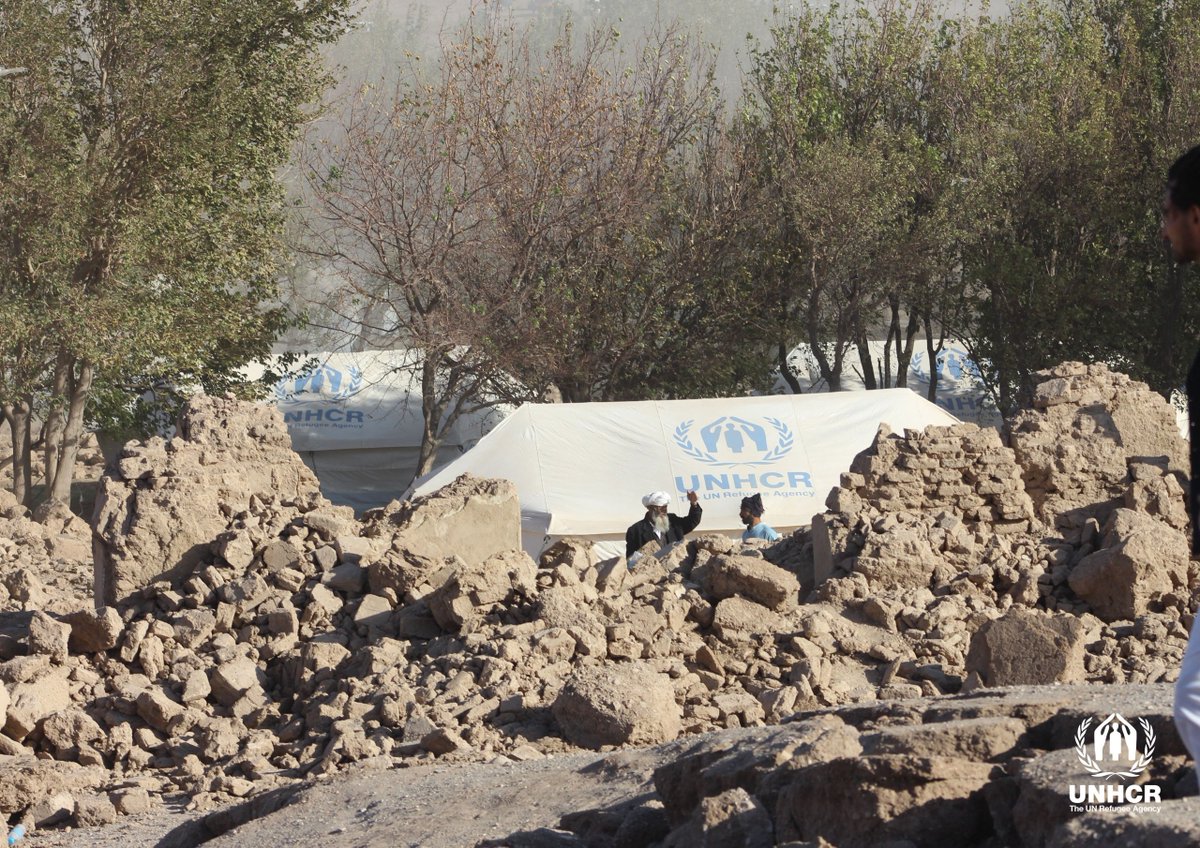 UNHCRAfg's tweet photo. In earthquake-hit areas of Herat province, western Afghanistan the needs are huge. @UNHCRAfg, through its partner @ARAAAfg , is on the ground, distributing tents, core relief items, and dignity kits to those who have been affected.

#Heratearthquake https://t.co/RviefAZ1ZJ