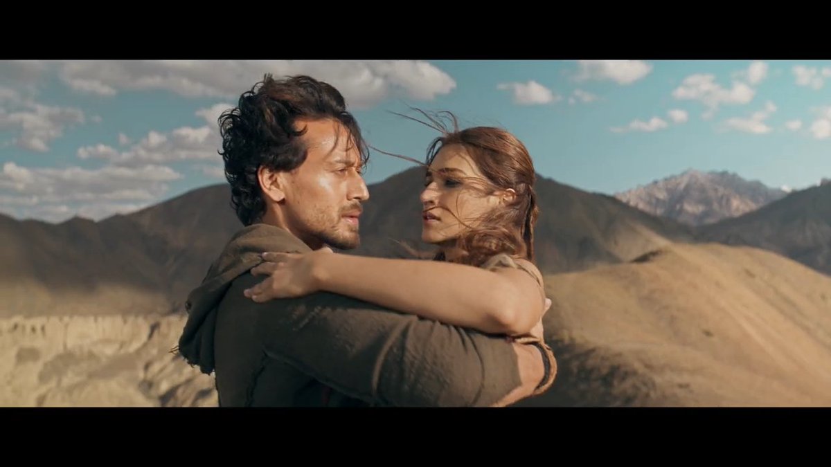 navneetiger_fp's tweet photo. #GanapathTrailer Out Now!!

#KritiSanon in a never seen before this Avatar...#MeetJassi 
She is fierce. She is unstoppable. She is ready to kill...✨

#Ganapath in cinemas this Dussehra, 20th October.

#TigerShroff #Trending
#GanapathOn20thOctober
#GanapathPart1 #Bollywood https://t.co/5zdNtsnzVw