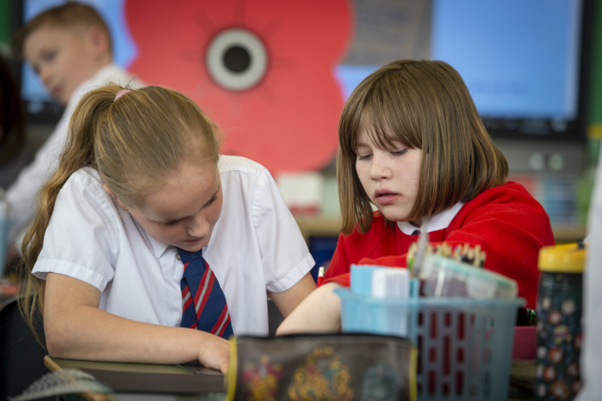Literacy_Trust's tweet photo. Our #PoppyLearning Book Club resources are designed to mark remembrance by empowering teachers and pupils alike, guiding classrooms through meaningful discussions and are suitable for pupils in Early(Reception), First (KS1) and Second level (KS2). https://t.co/KxUUfpTh1D