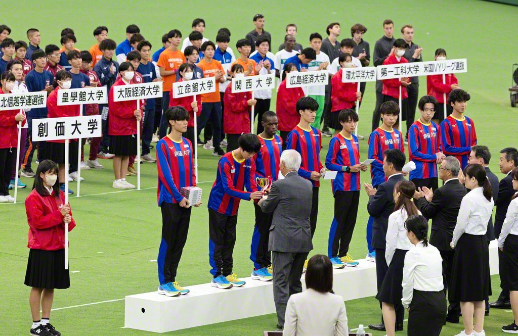 seikyoofficial's tweet photo. 🥈創価大学が準優勝🥈

新たな歴史を開く準優勝の快挙！――「大学三大駅伝」の開幕戦となる、第35回「出雲全日本大学選抜駅伝競走（出雲駅伝）」が9日、島根・出雲市内で行われました✨
 
3年連続3度目の出場となった創価大学は2時間9分34秒で、過去最高の準優勝に輝きました‼

@sokauniv_ekiden
@soka_univ

▼写真が届きました🎽✨
️https://t.co/7tBcrBlujM

#創価大学 #駅伝 #出雲駅伝 
#創・攻・主 #ゼロからの挑戦
#気持ちは出雲ひとつ