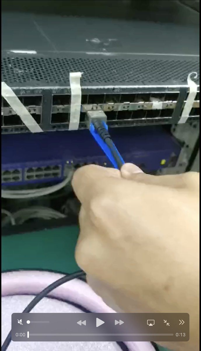 Pureoptics1's tweet image. Petit tuto pour retirer un #SFP avec un latch cassé d&apos;un port de #switch #transceiver:
pureoptics.net/blog/comment-r…