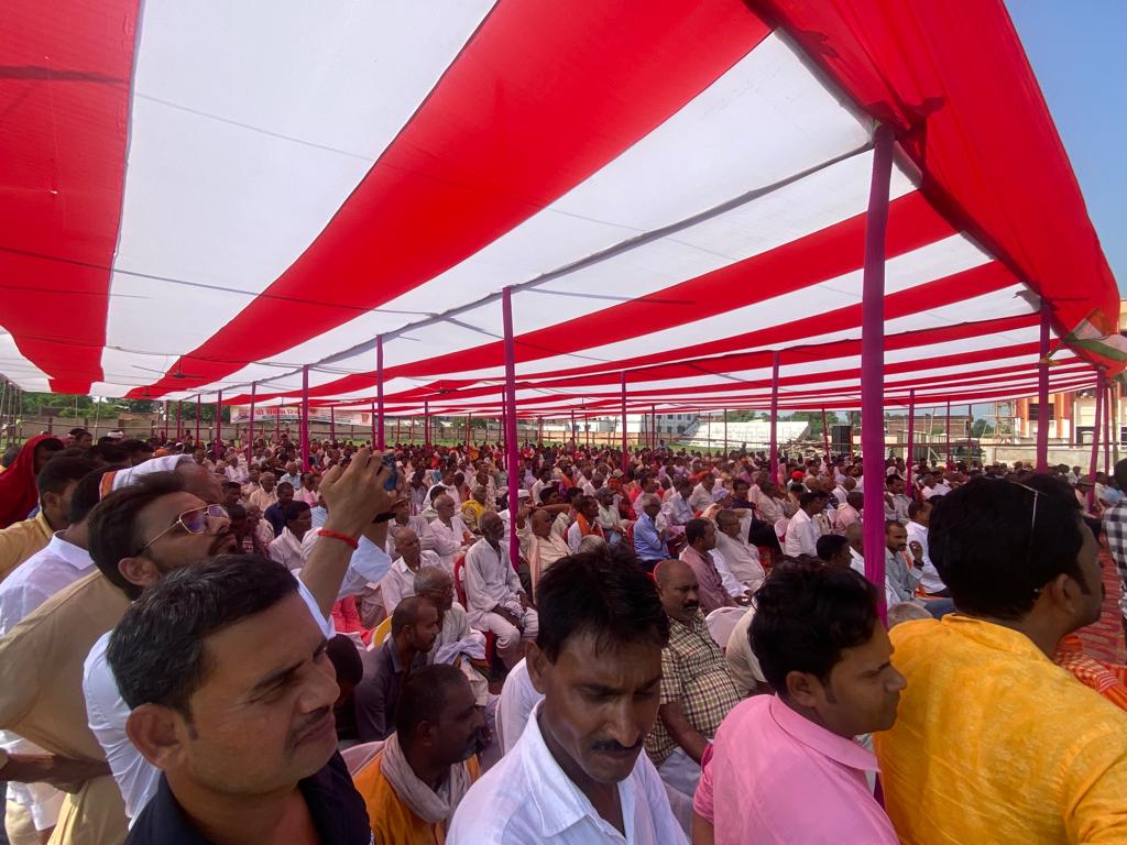 RakeshTikaitBKU's tweet photo. बिहार के जनपद औरंगाबाद के गांधी मैदान में आयोजित सभा में हिस्सा लिया और सभा को सम्बोधित किया।
बिहार सरकार मंडी व्यवस्था को बहाल करके किसानों को राहत देने का काम करें वरना एक बड़े आंदोलन की शुरुआत जल्द ही बिहार में होगी।
@OfficialBKU 
@bstvlive https://t.co/9yTgqvwQu9