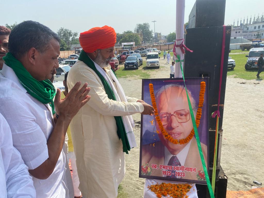 RakeshTikaitBKU's tweet photo. बिहार के जनपद औरंगाबाद के गांधी मैदान में आयोजित सभा में हिस्सा लिया और सभा को सम्बोधित किया।
बिहार सरकार मंडी व्यवस्था को बहाल करके किसानों को राहत देने का काम करें वरना एक बड़े आंदोलन की शुरुआत जल्द ही बिहार में होगी।
@OfficialBKU 
@bstvlive https://t.co/9yTgqvwQu9