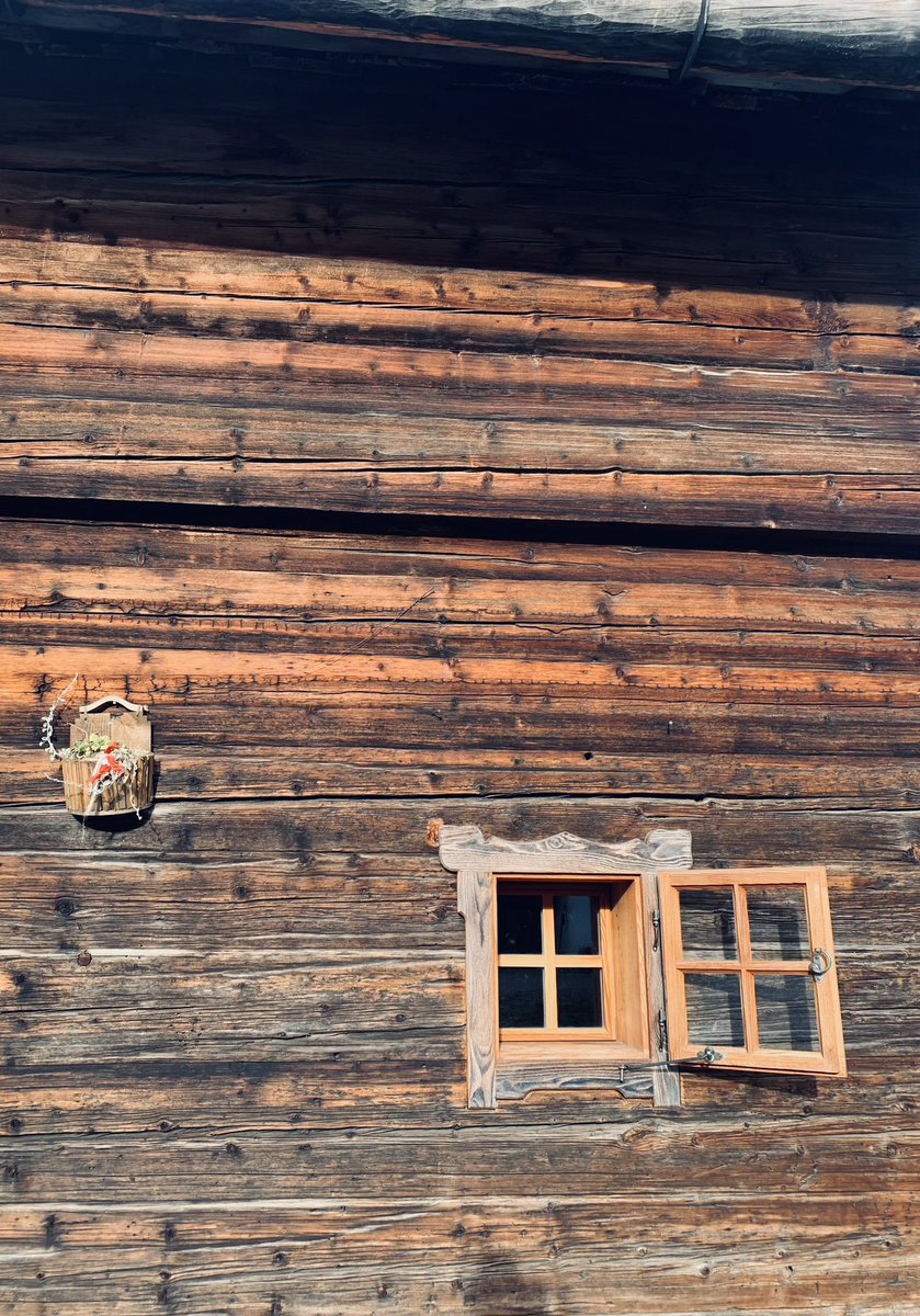 Miss_Stresss's tweet photo. Immer schön das Fenster offen lassen, damit du in die Wohnung kommst, falls du den Haustürschlüssel verlierst. https://t.co/z0gTQ9Zr6I