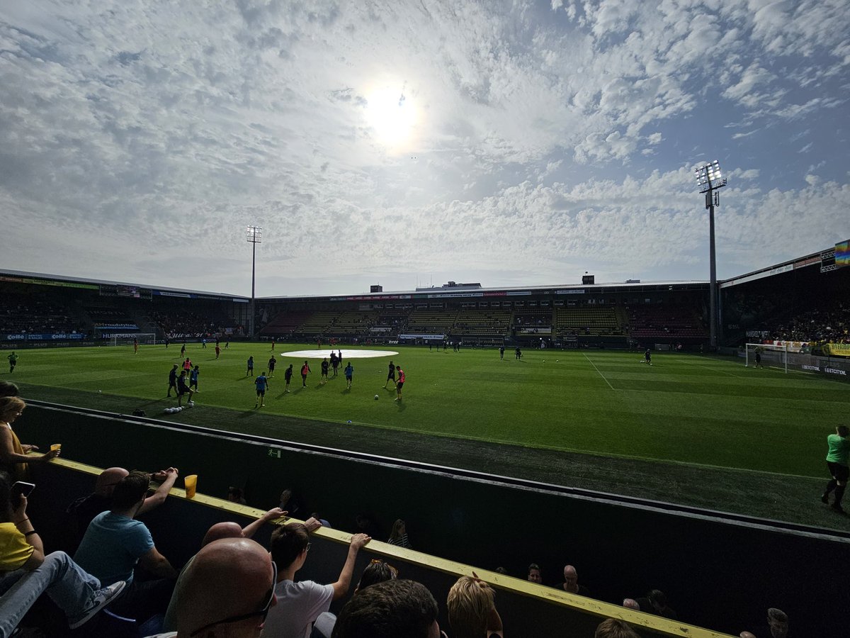 Gister wedstrijd van  <a href="/FortunaSittard/">Fortuna Sittard</a> wezen kijken. Helaas hebben ze verloren maar als neutrale voetbalfan die samen met zijn kinderen voetbal wilt kijken omdat voetbal leuk is, fantastisch. Sfeer, kaartjes makkelijk te krijgen en zeer gemoedelijk! Top <a href="/FortunaSittard/">Fortuna Sittard</a>
